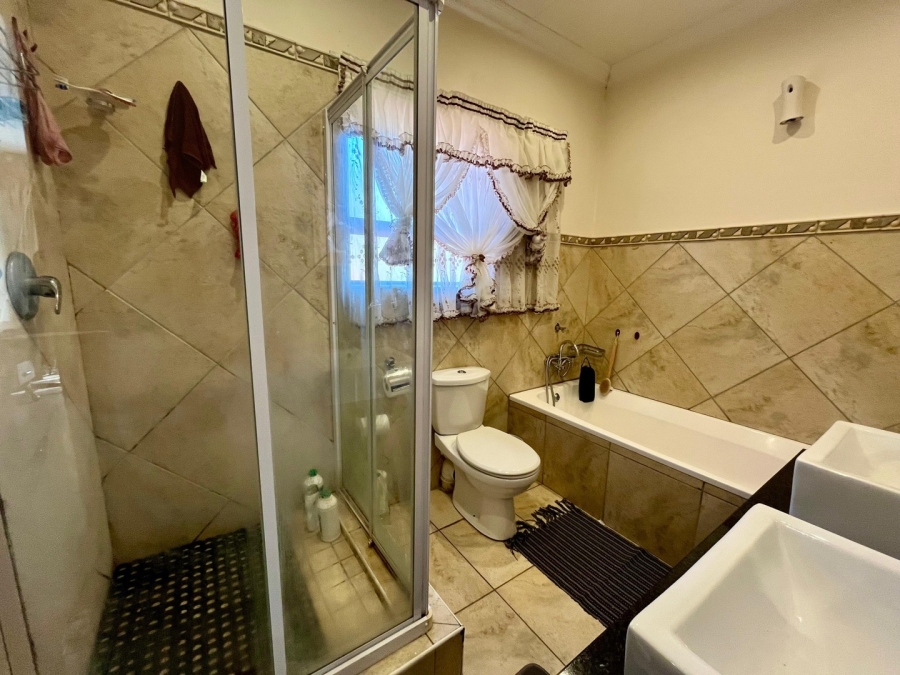4 Bedroom Property for Sale in Safari Gardens North West